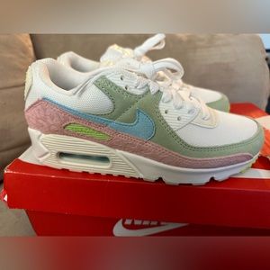 Nike Women’s Air Max 90 Sneakers SIZE 7.5